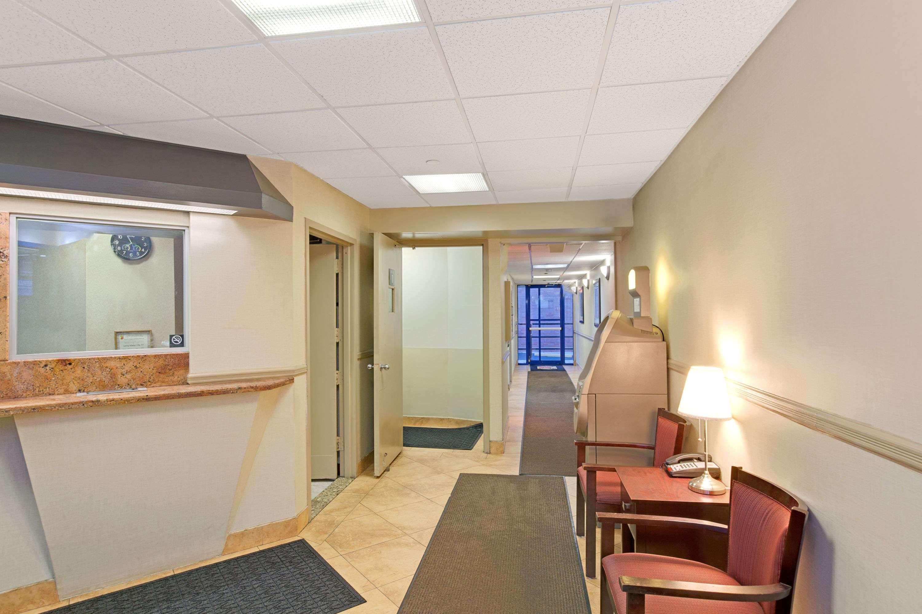 Super 8 By Wyndham Long Island City Lga Hotel Ню Йорк Екстериор снимка